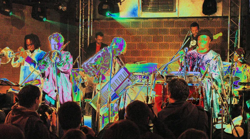 Zdjęcie Złote Tarasy - tajemnica wykonawcy, która zaskoczy każdego słuchacza muzyki