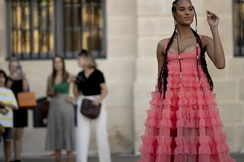 Zdjęcie ¿Cómo es el vestido? Guía experta para analizar cada detalle