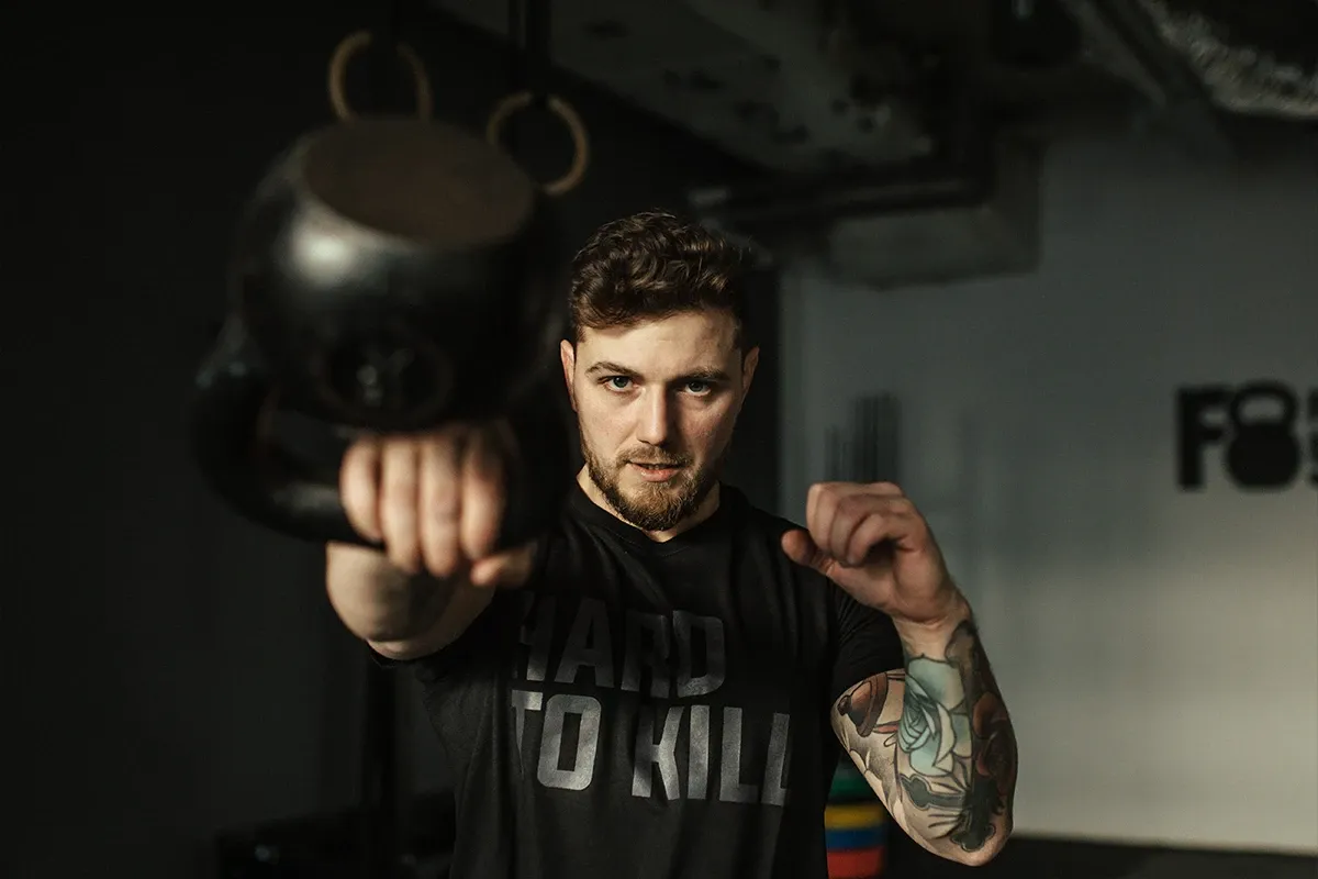 Zdjęcie Jak połączyć crossfit z siłownią i uniknąć przetrenowania?