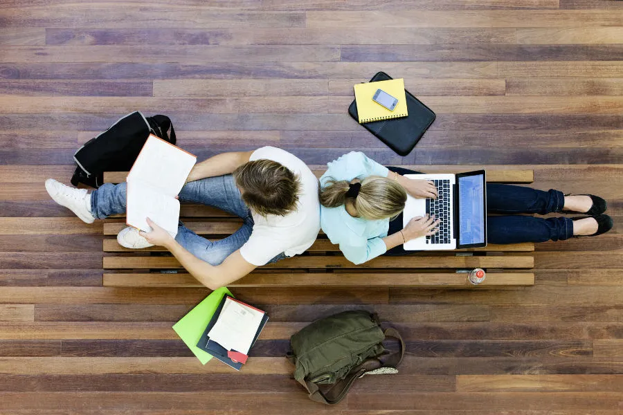 Zdjęcie Na czym polega nauczanie hybrydowe i jak zmienia edukację?