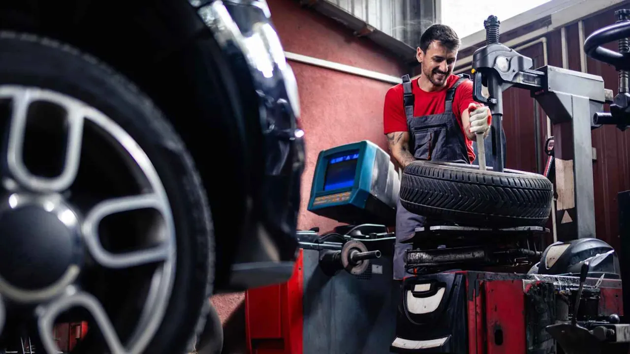 Zdjęcie Reifen montieren preise: So vermeiden Sie hohe Kosten und versteckte Gebühren