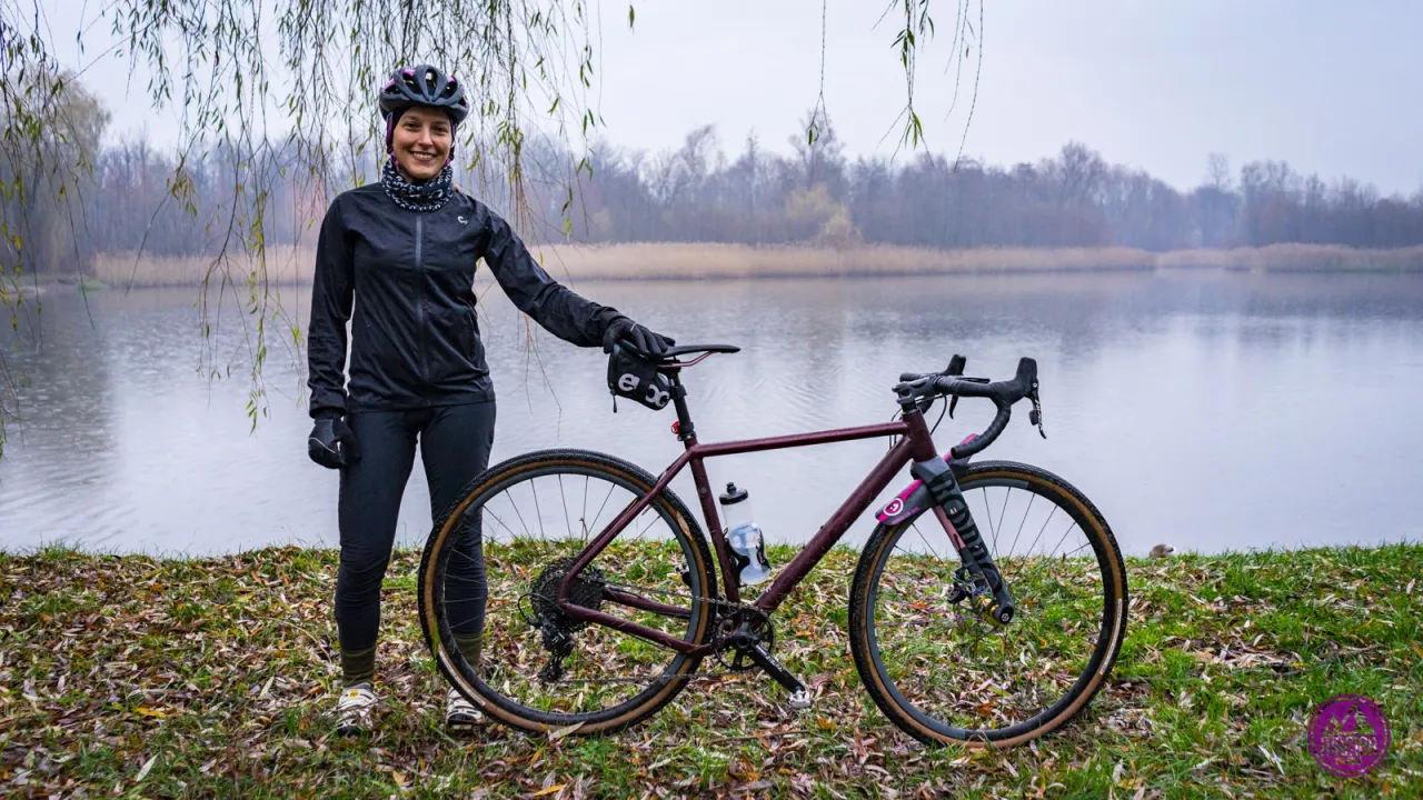 Zdjęcie Co ubrać na rower jesienią, aby cieszyć się komfortem i bezpieczeństwem