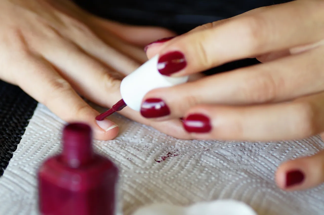 Zdjęcie Jak zrobić manicure w domu: 7 kroków do perfekcyjnych paznokci