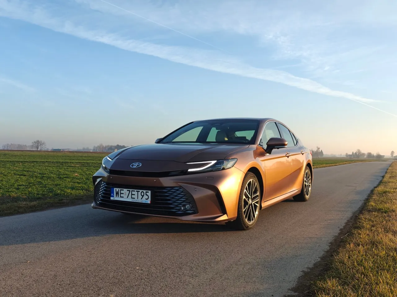 Zdjęcie Ile pali Toyota Camry Hybrid? Sprawdź realne zużycie paliwa