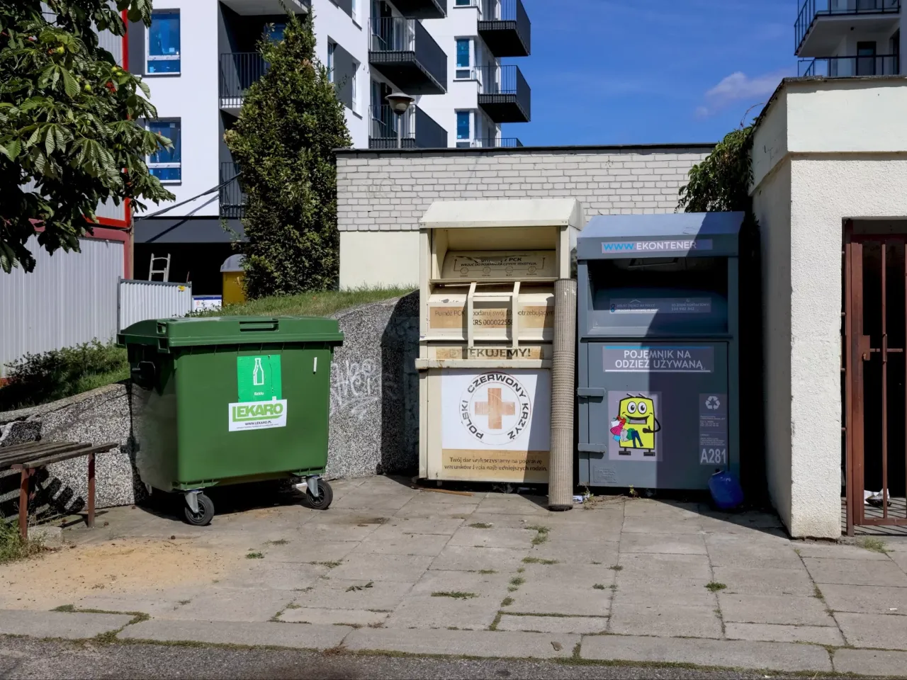 Zdjęcie Gdzie wyrzucić stare ubrania? Uniknij problemów z ich utylizacją