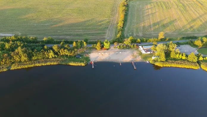 Zdjęcie Jezioro Pamiątkowskie: piękne miejsce na wypoczynek i wędkowanie