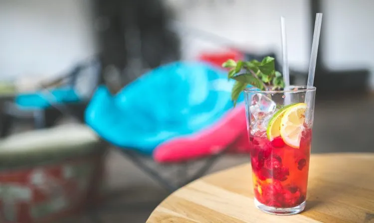 Zdjęcie Ile kalorii ma drink wódka z colą? Zaskakujące fakty o kaloriach
