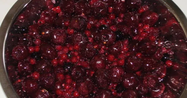 Zdjęcie Pyszne ciasto z wiśniami i kokosem – łatwy przepis na deser