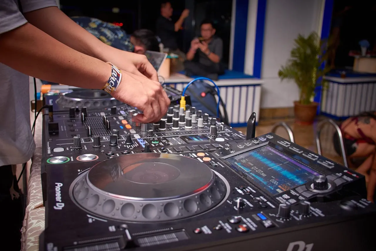 Zdjęcie Ile zarabia DJ na Tomorrowland? Zaskakujące kwoty i czynniki wpływające na wynagrodzenie