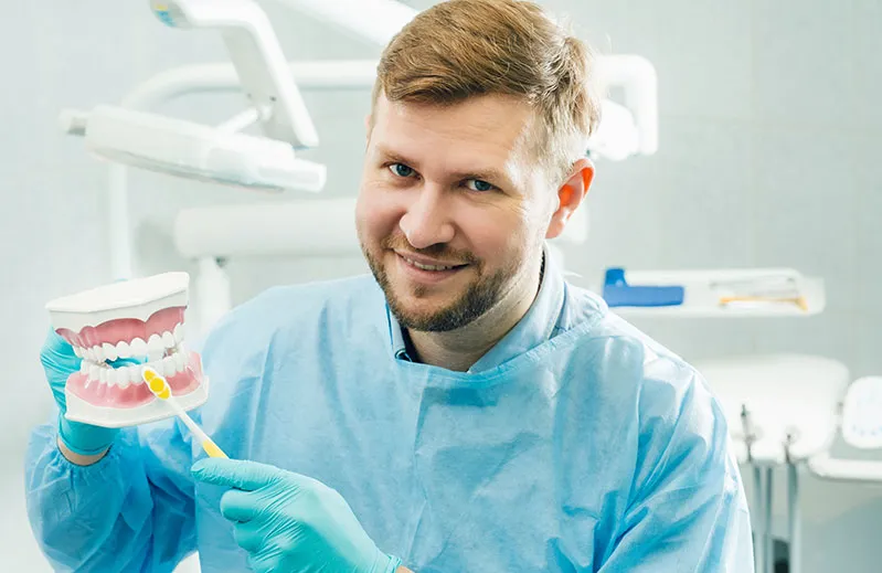 Zdjęcie Ile szczoteczek ma dentysta? Zaskakująca prawda o ich liczbie