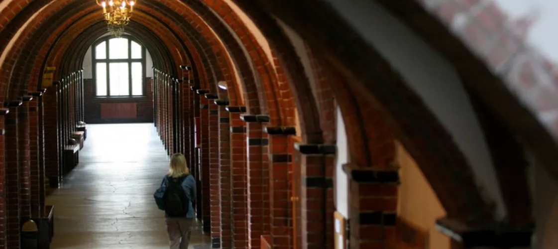 Zdjęcie Uniwersytet Kopernika w Toruniu: Historia, kierunki i życie studenckie