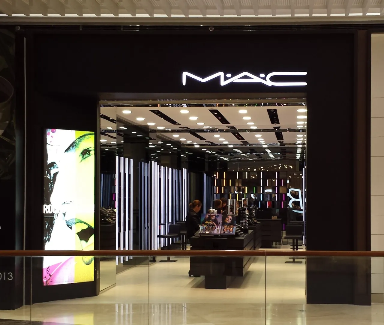 Zdjęcie Maquillaje de MAC: productos imprescindibles y consejos de aplicación