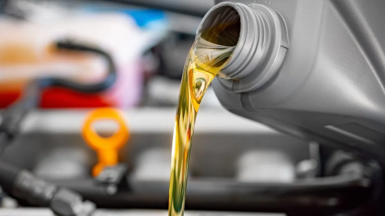 Zdjęcie Jak często wymieniać olej 0W-30? Poznaj fakty!