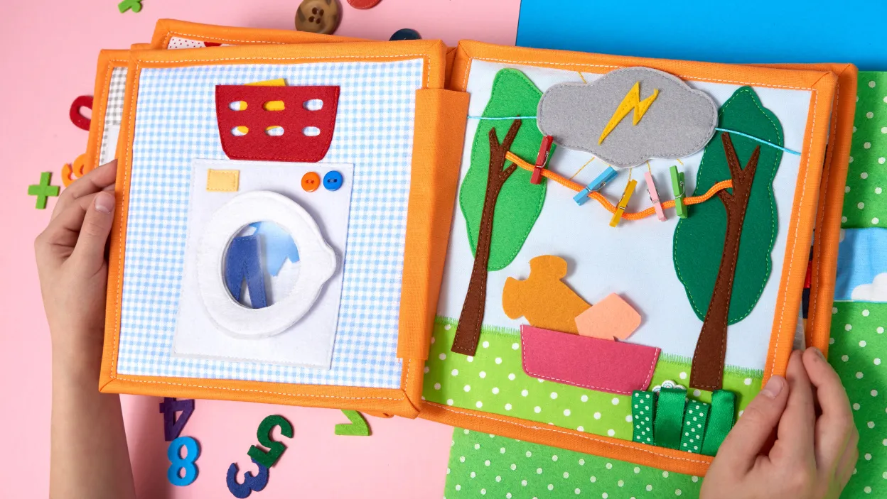 pomysły na strony książeczki sensorycznej dla niemowląt