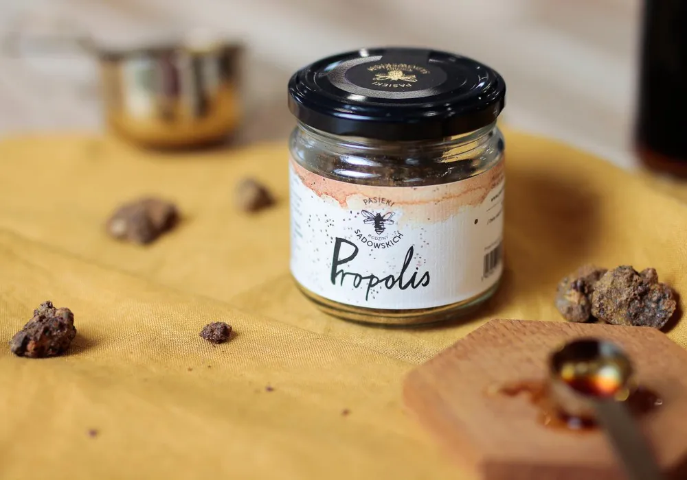surowy propolis, spirytus rektyfikowany, słoik do nalewki