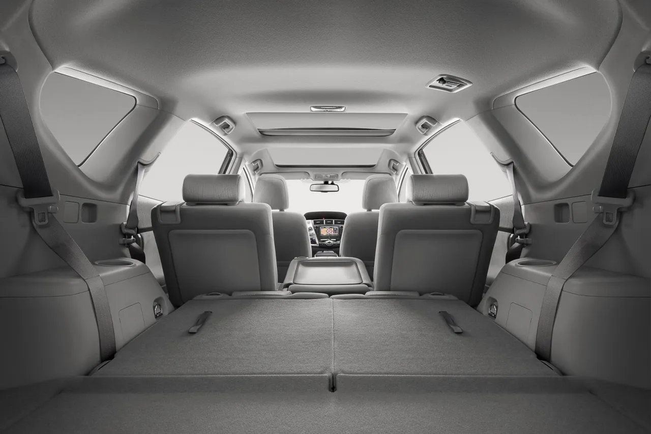 Toyota Prius+ wnętrze 7 miejsc