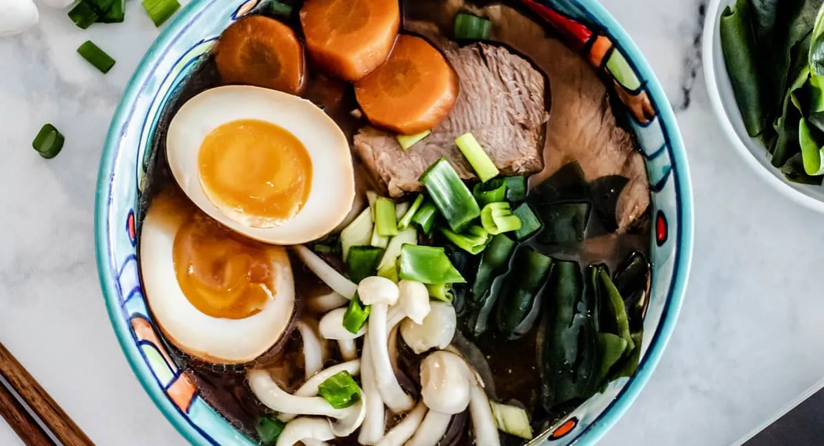 składniki do domowego ramenu