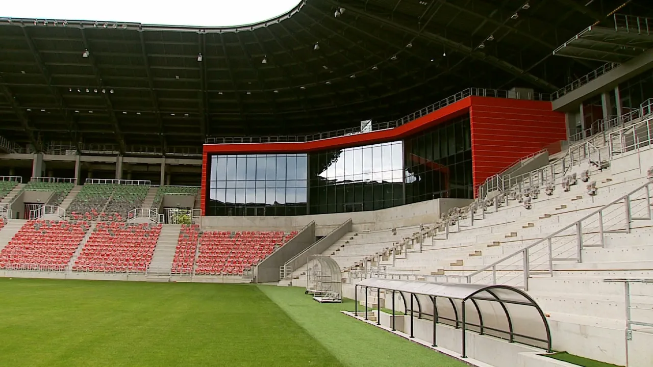 Wnętrze Stadionu Miejskiego w Tychach podczas meczu GKS Tychy