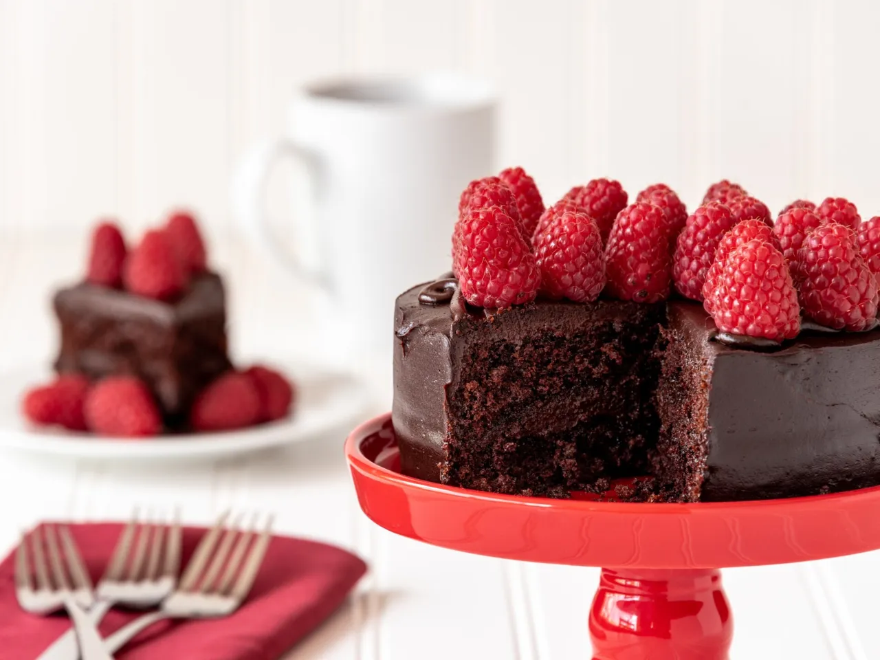 ciasto czekoladowe dekoracja cukier puder szablon owoce