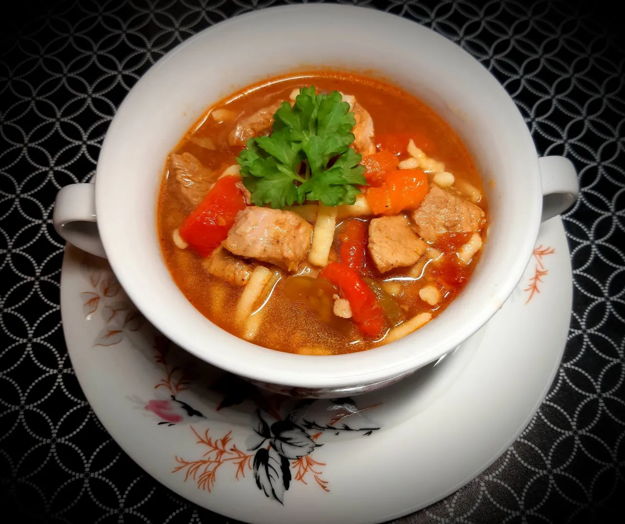 zupa gulaszowa z kluseczkami