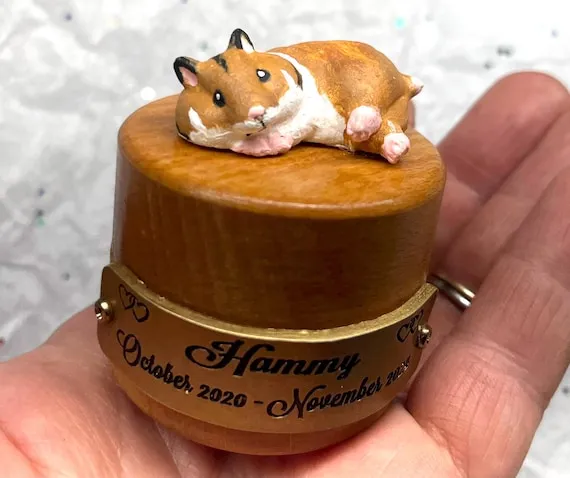 urny dla zwierząt domowych chomik