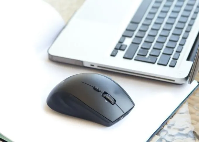 podłączanie odbiornika usb myszki do laptopa