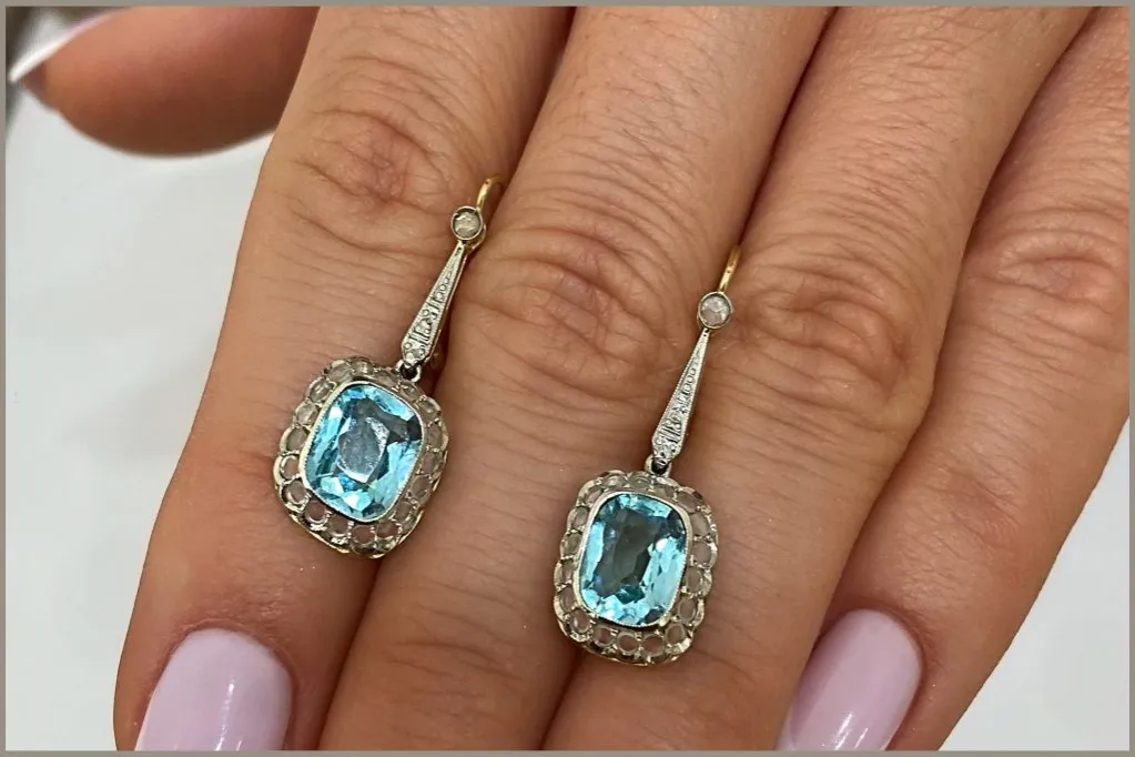 czyszczenie złotych kolczyk&oacute;w z diamentami