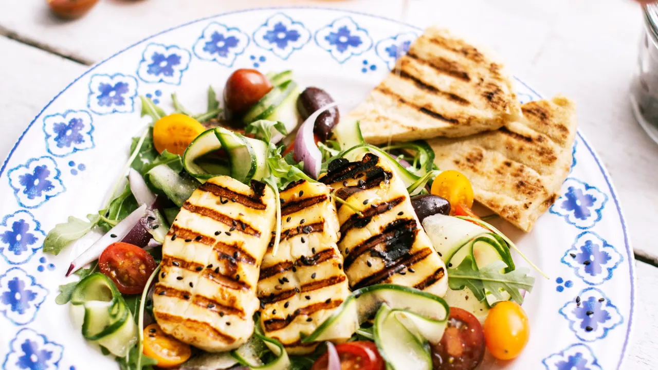 Halloumi z warzywami na grillu