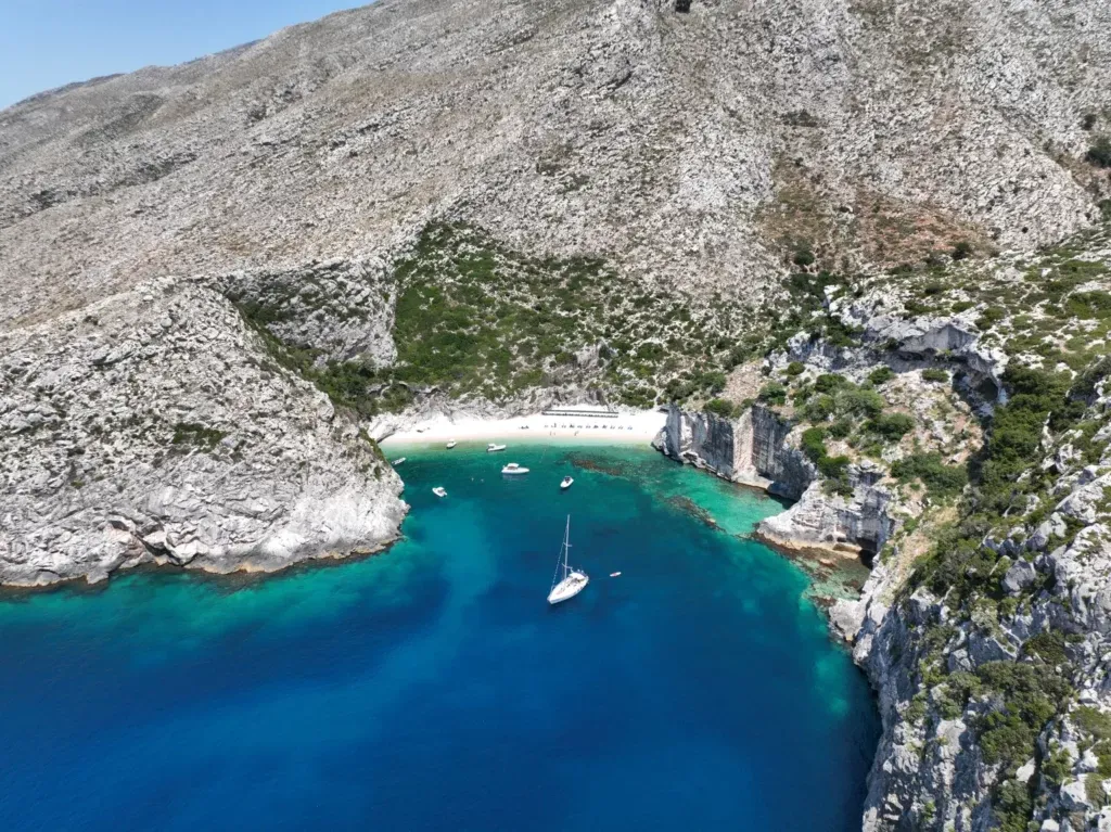 ukryte perły europy albańskie plaże słoweńskie jezioro