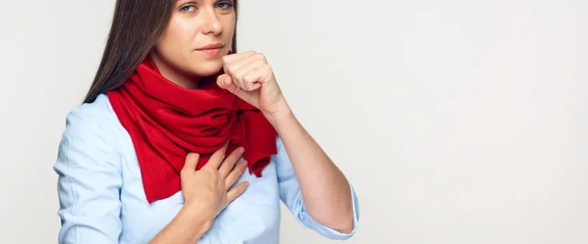 osoba z pierwszymi objawami przeziębienia