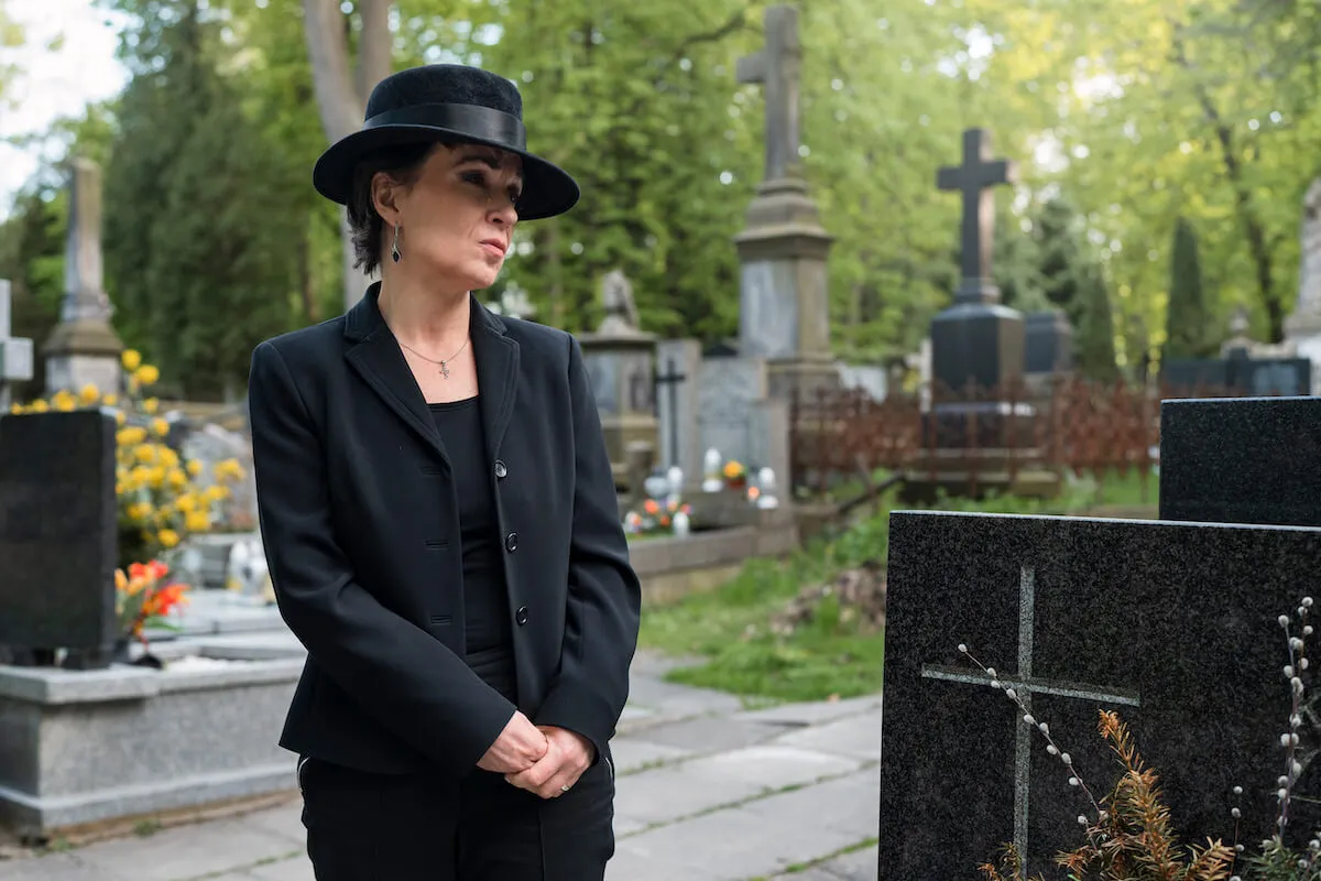 kobieta na pogrzebie partnera, dokumenty prawne pogrzeb