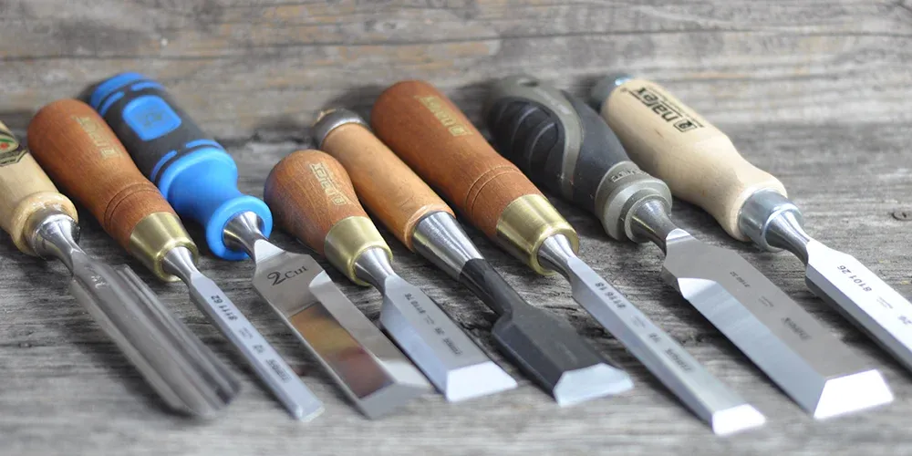 Zdjęcie Dłuto do czego służy: Kluczowe zastosowania w rzeźbiarstwie i stolarstwie