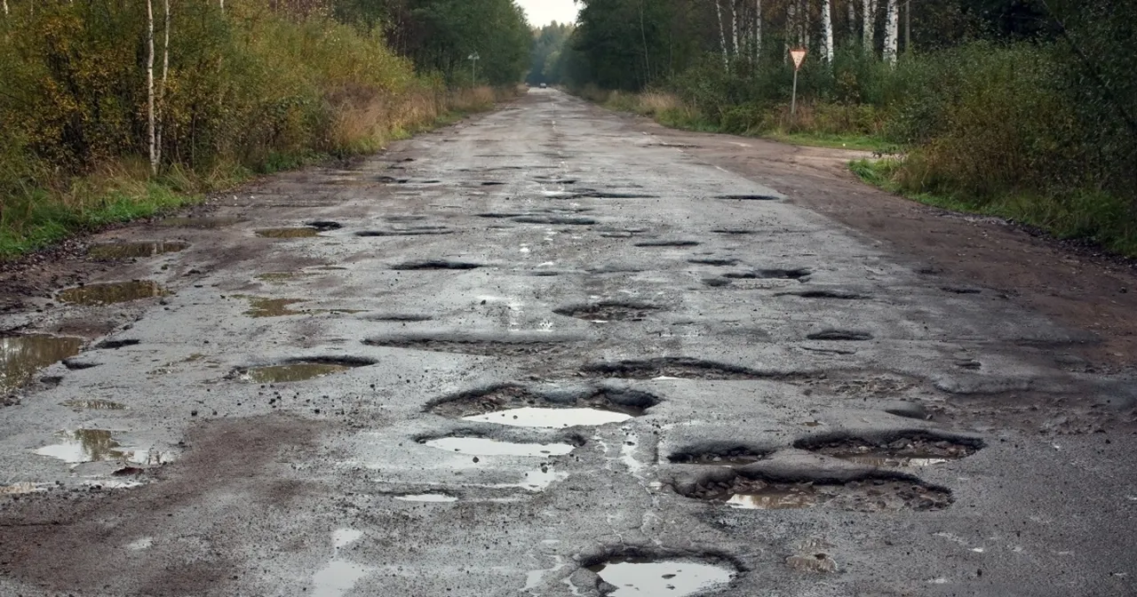 dziurawe polskie drogi samoch&oacute;d