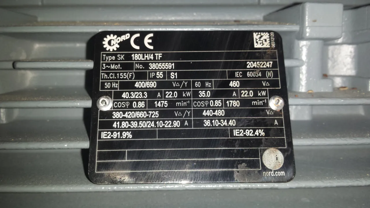 Tabliczka znamionowa silnika NORD. Typ SK 180LH/4 TF, 3~Mot. Numer 38055591. Instalacja w gwiazdę.