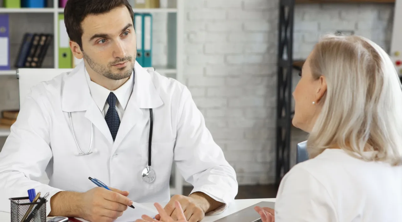 lekarz proktolog konsultacja pacjent