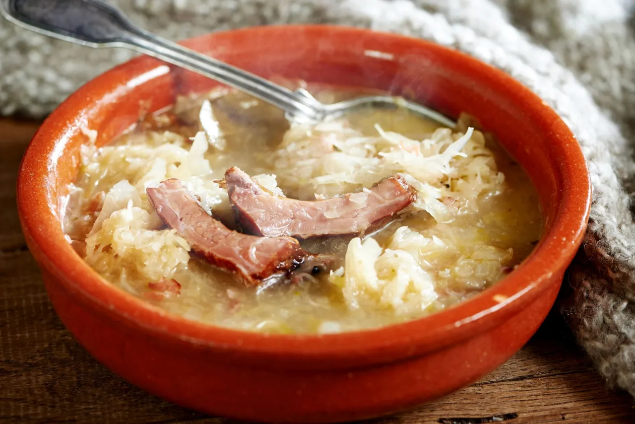 kwaśnica z żeberkiem