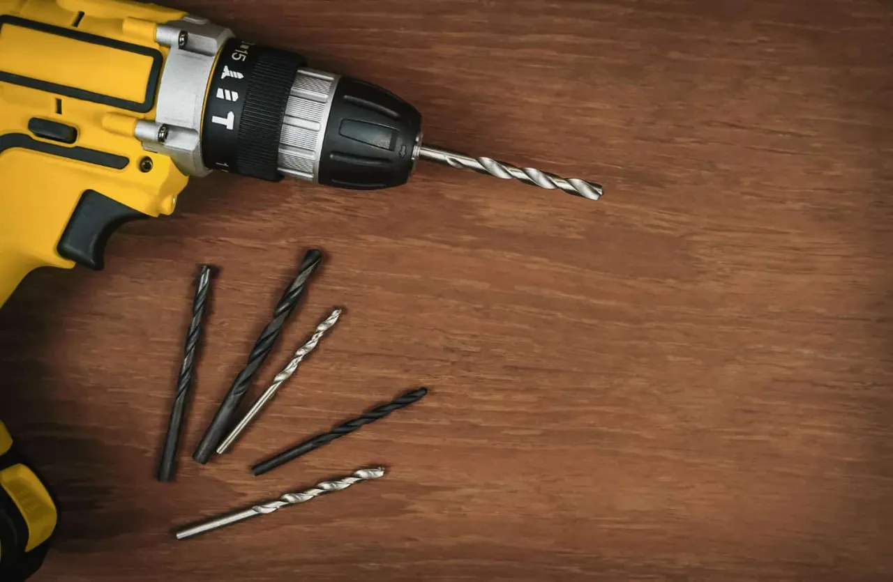 por&oacute;wnanie uchwyt&oacute;w wierteł SDS Plus i SDS Max