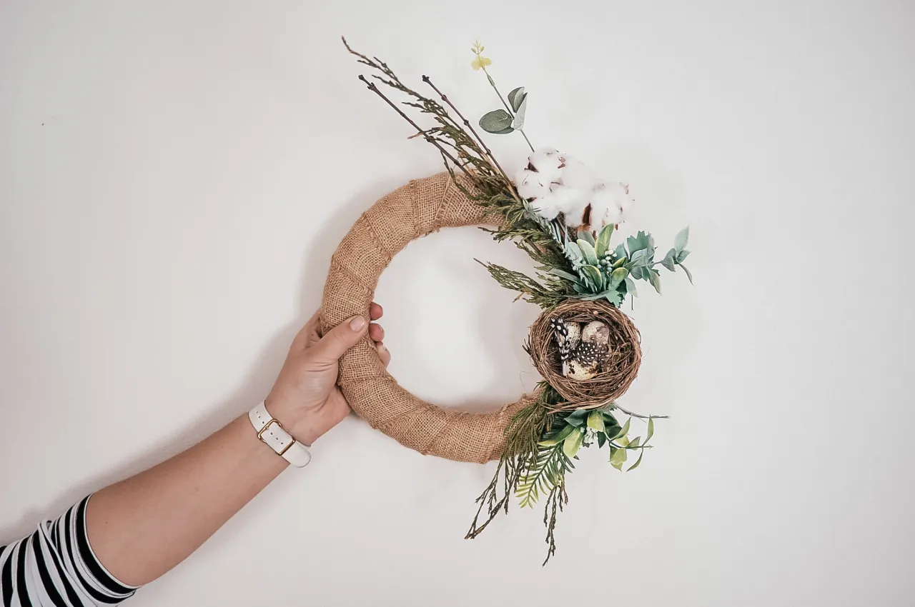 wiosenny wianek na drzwi DIY