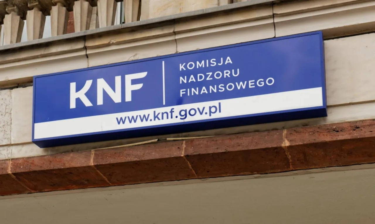 Logo KNF i TFI w kontekście nadzoru finansowego