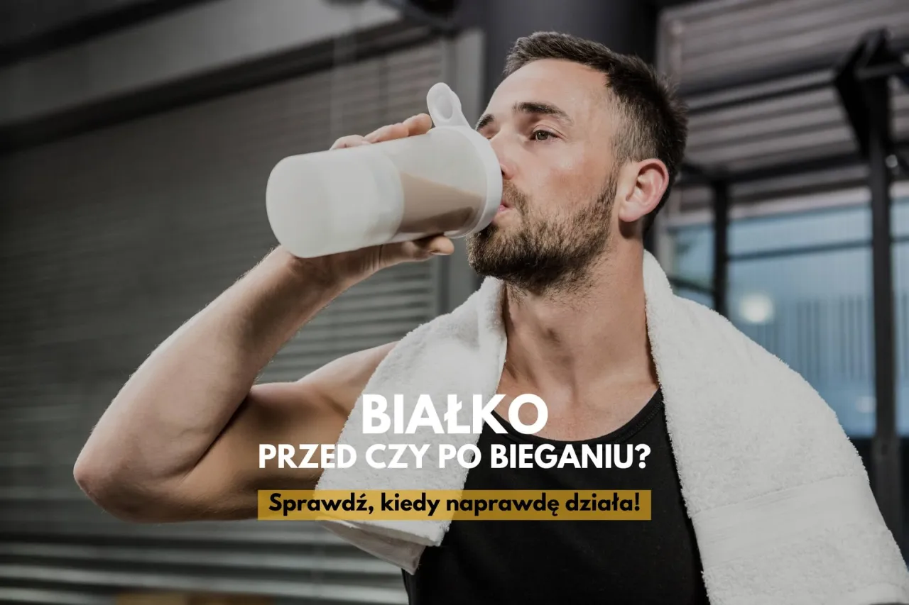 Mężczyzna pije odżywkę białkową z shakera. Czy białko przed czy po treningu jest lepsze? Sprawdź, kiedy naprawdę działa!