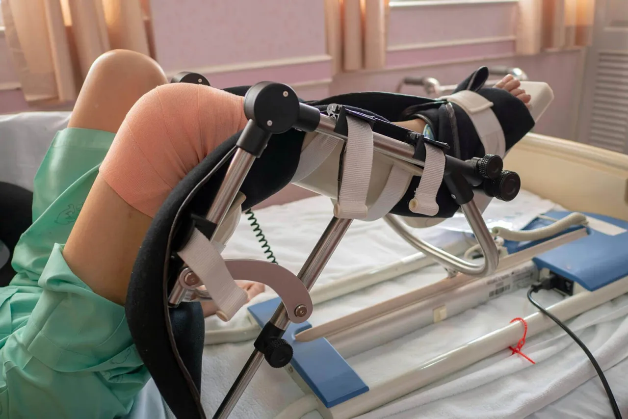 rehabilitacja kolana pierwsze dni po operacji