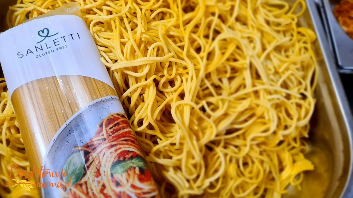 Różne rodzaje makaronu spaghetti bezglutenowego uncooked