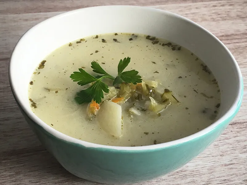 zupa ogórkowa zdrowe vs niezdrowe dodatki