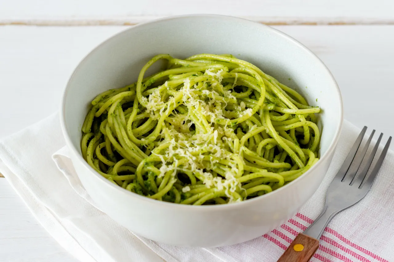 Lekkie sosy do makaronu i zdrowe dodatki