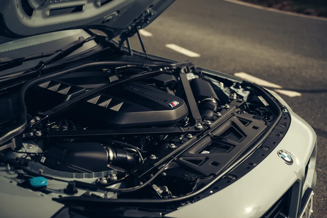 BMW M2 G87 Motorraum S58