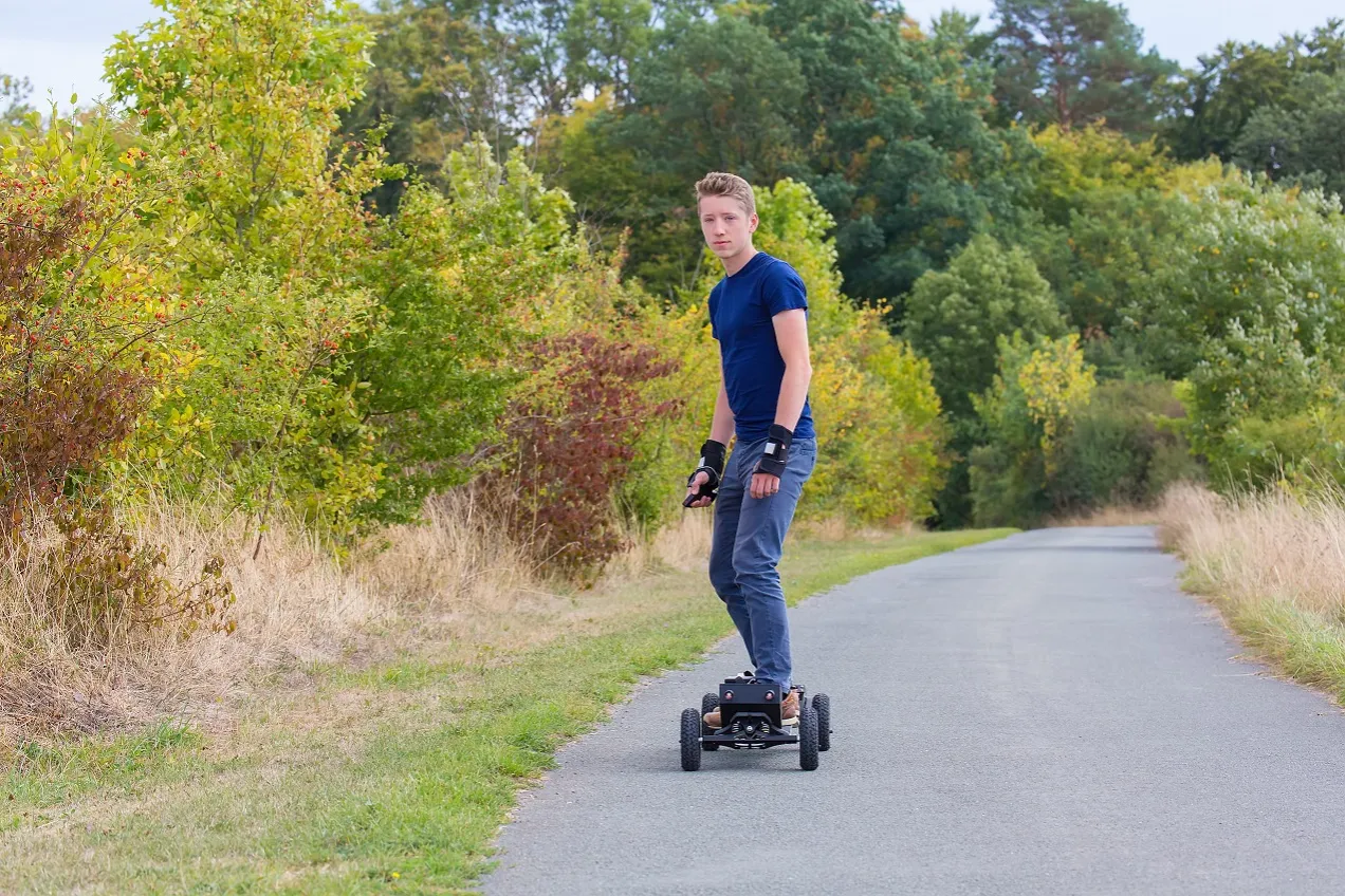 dozwolone miejsca do jazdy na deskorolce chodnik droga dla rower&oacute;w