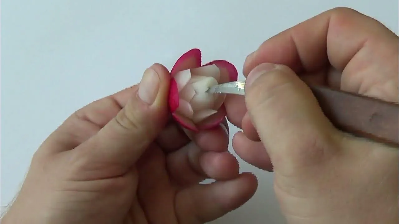 carving warzywny róża z pomidora rzodkiewki