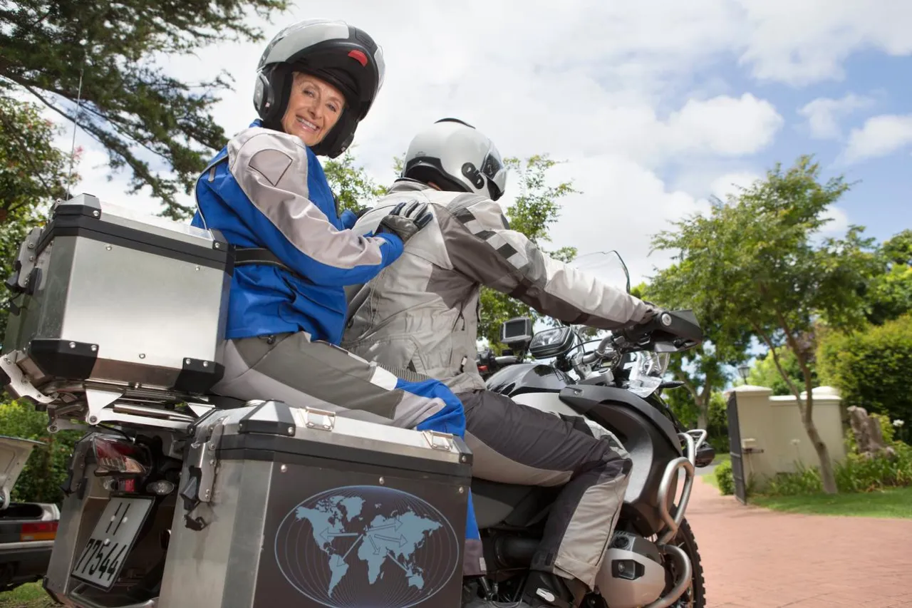 Por&oacute;wnanie technologii Bluetooth i Mesh w interkomach motocyklowych