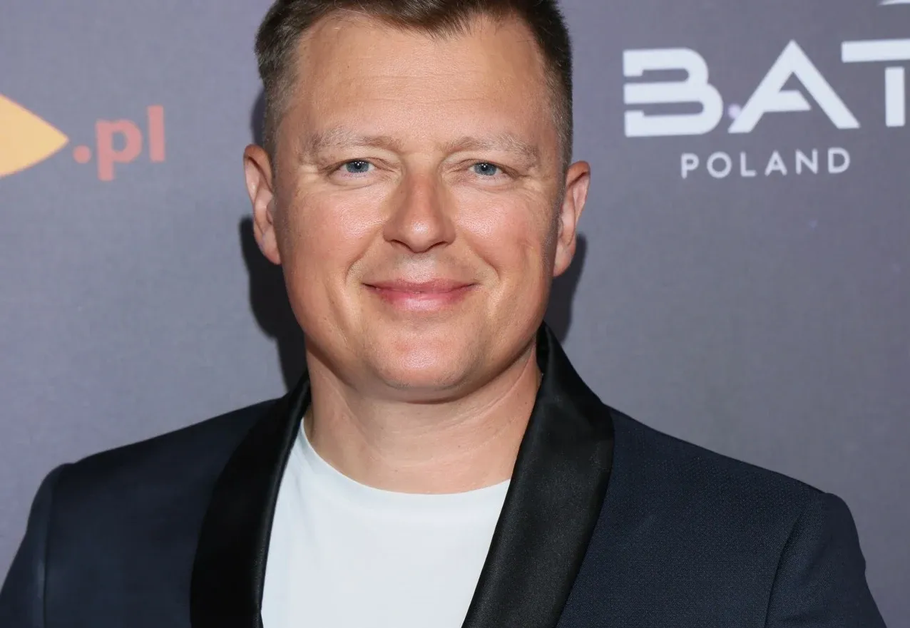 Rafał Brzozowski portret uśmiechnięty