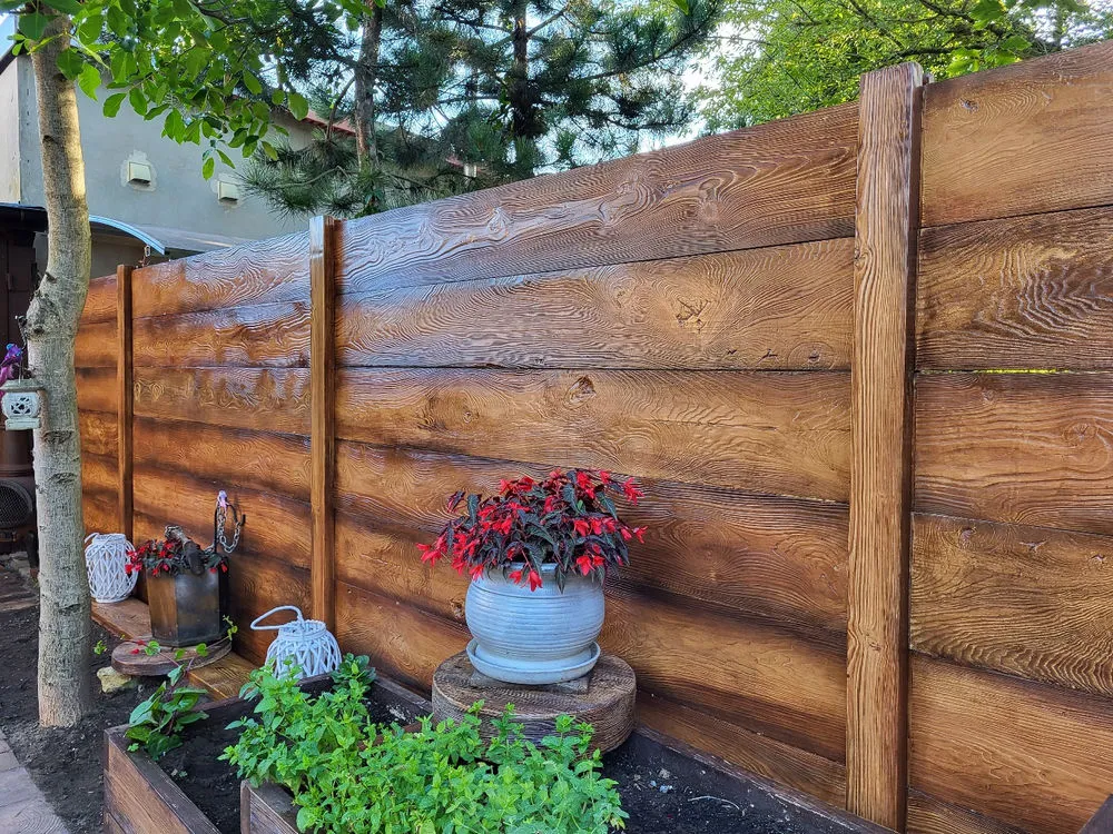 malowany płot betonowy inspiracje